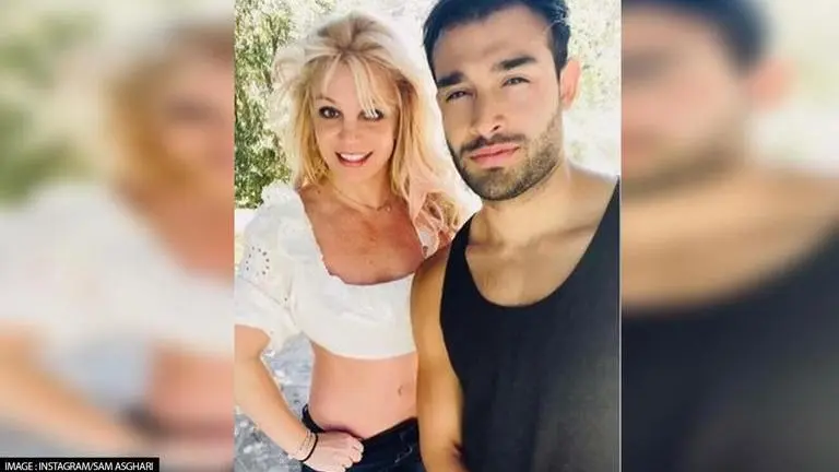 Britney Spears & Sam Asghari celebrate vacation after conservatorship row win; See pics Britney Spears