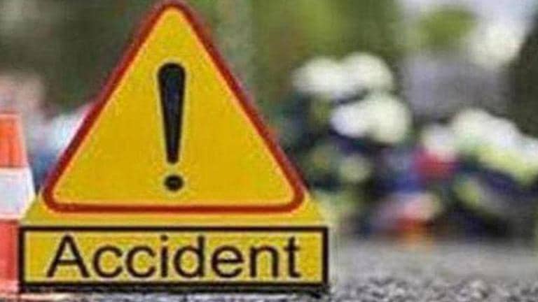 4 die as car rams into truck in Ghaziabad | Republic World