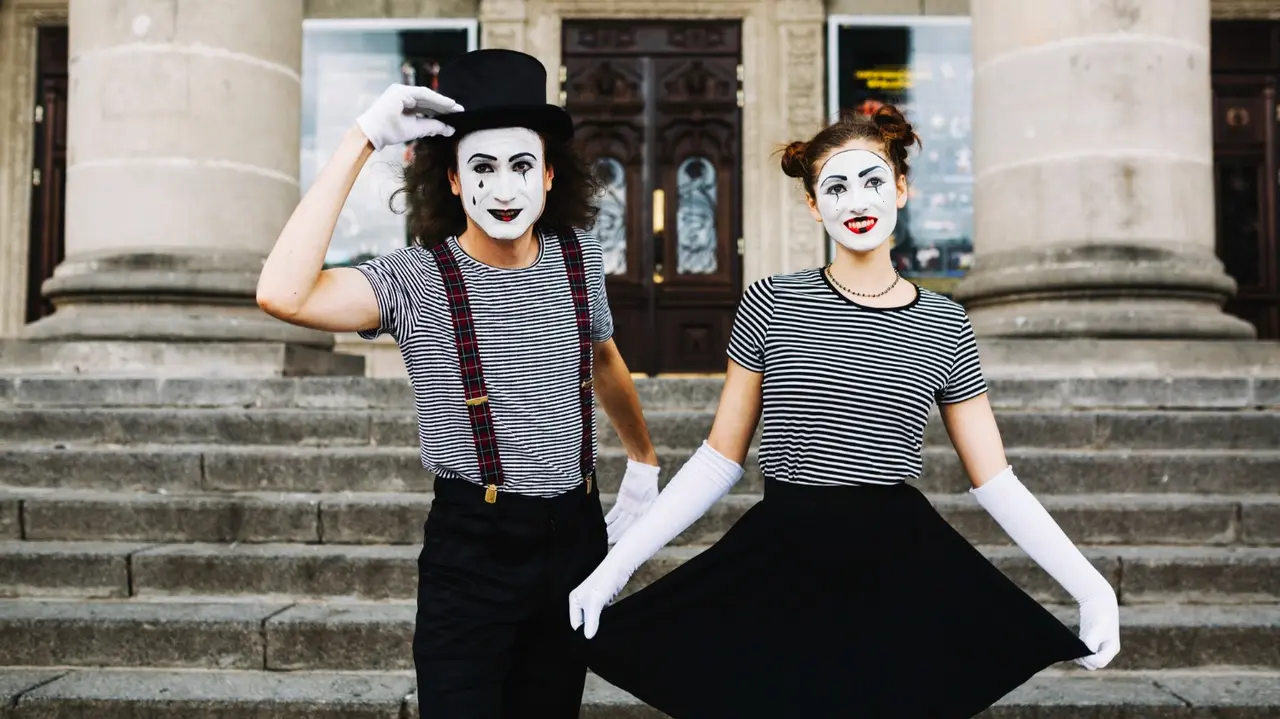 Ever Watched Nukkad Natak? DYK Who Started The Street Play First And How It Gained Popularity? Street play origins