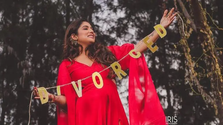 Tamil actor Shalini stuns in divorce photoshoot: Got 99 problems but husband ain't one Tamil actor Shalini