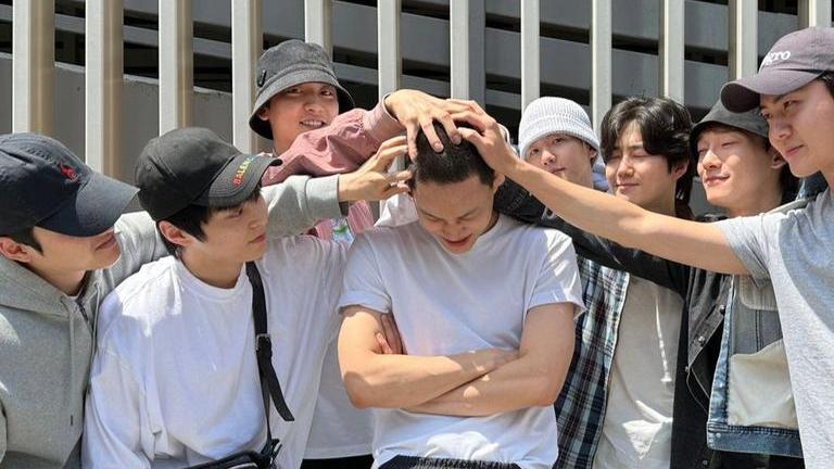 EXO Kai joins military service, K-pop group bid emotional farewell-  Republic World