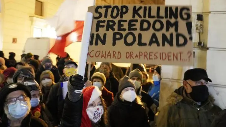 Poland: People march outside presidential palace over media bill; What is the law about? media bill