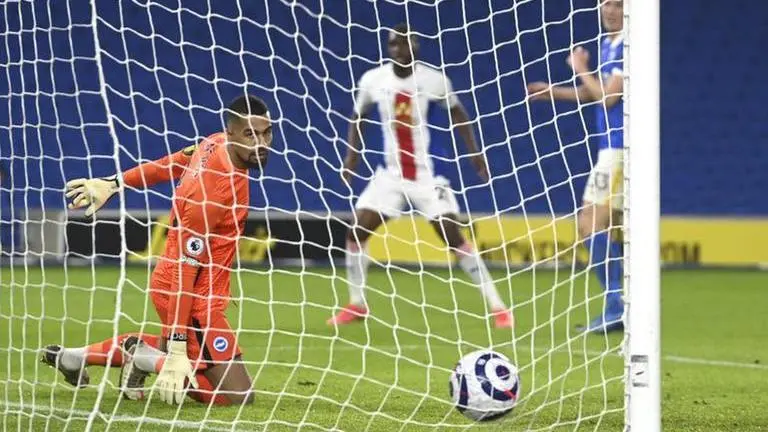 Late Benteke goal steals EPL win for Palace at Brighton