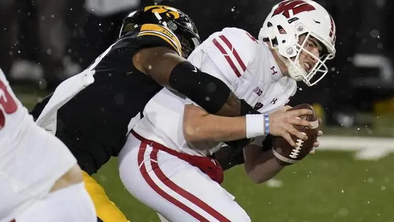 Wisconsin trying to find ways to spark sputtering offense Wisconsin trying to find ways to spark sputtering offense