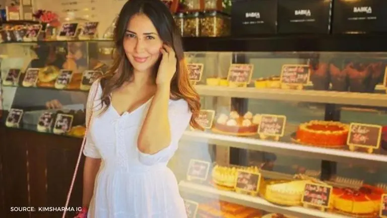 Kim Sharma shares picture with her 'OG' Preeti Jhangiani, fan says 'Mohabattein Nostalgia' Kim Sharma