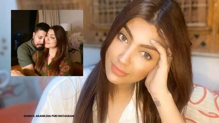 Is Akanksha Puri & Mika Singh's cosy picture a hint at next collaboration? Akanksha Puri