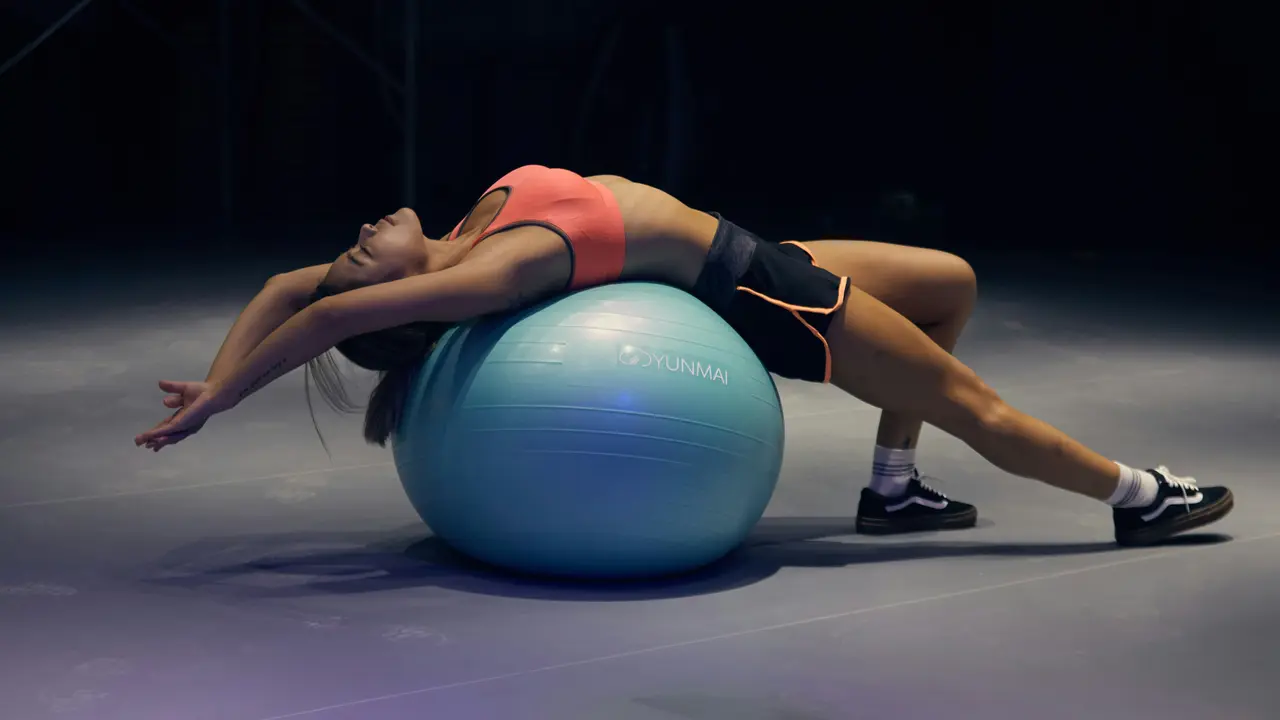 Make Optimum Use Of The Exercise Ball At Your Gym With These Workouts Exercise ball workout