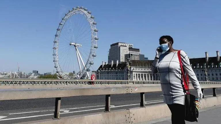 UK criticized for slow testing, lack of protective gear