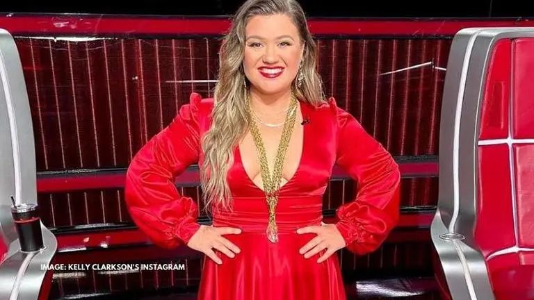 Kelly Clarkson admits to drinking wine while filming 'The Voice' at home Kelly Clarkson