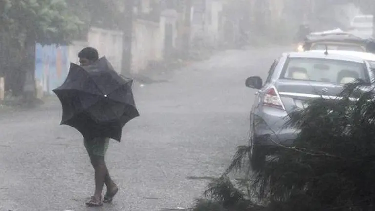 Heavy rains in parts of Gujarat; 434 mm in Khambalia tehsil in day