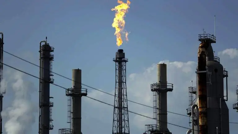 Oil refinery resumes production in Libya