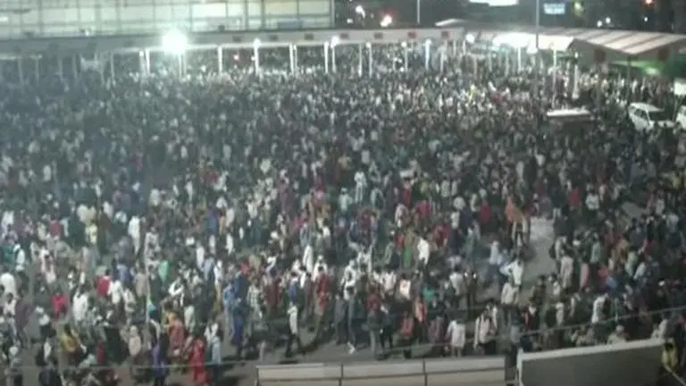 Lockdown curbs eased to allow transportation of all goods; borders sealed to check migrant movements