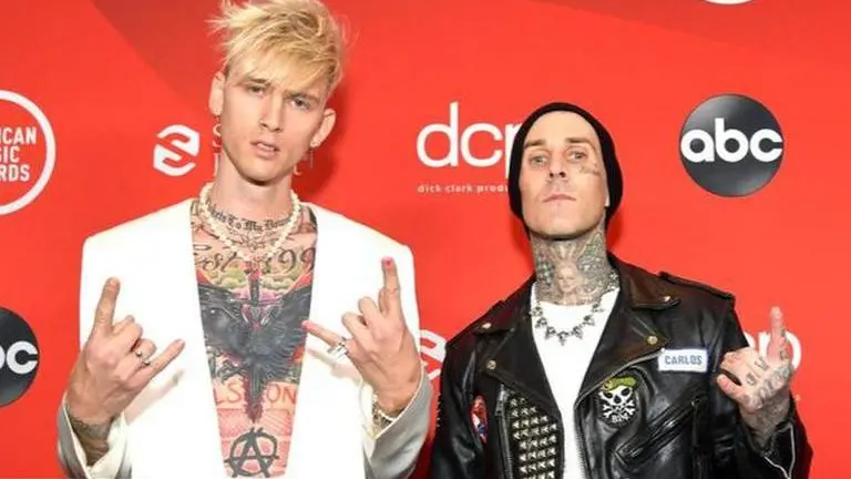 Travis Barker performs for 1st time since hospitalisation; joins Machine Gun Kelly’s show Travis Barker, machine gun kelly
