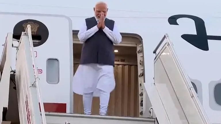 PM Modi, in Bengaluru to meet ISRO scientists, explains why CM did not receive him Prime Minister PM Modi.