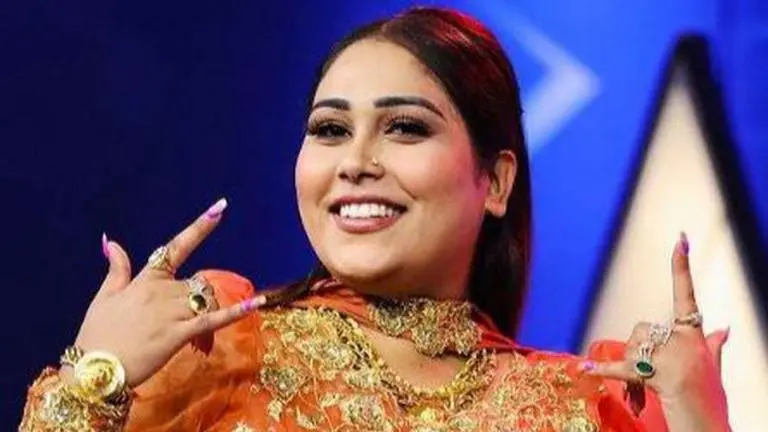 Afsana Khan quits 'Bigg Boss 15' after suffering panic attacks; Posts message for fans Bigg Boss 15 Contestant, afsana khan