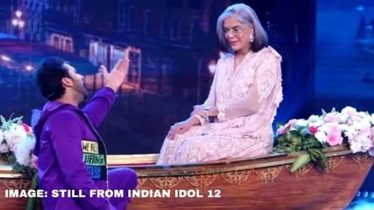 Zeenat Aman recreates 'Do Lafzon Ki' boat scene & sways to 'Bhor Bhaye' on Indian Idol 12 Zeenat Aman