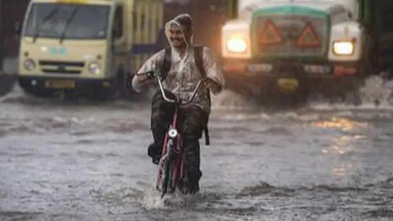 Over 100 mm rain in suburban Mumbai, Thane; more showers likely
