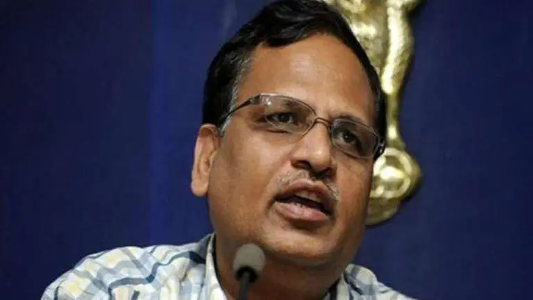 Denying service to non-Covid patients warrants cancellation of licence, warns Delhi govt COVID-19