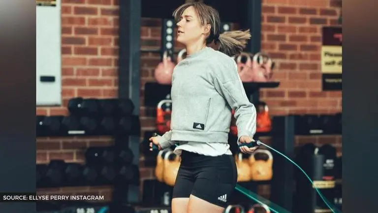 Ellyse Perry wows netizens after doing workout in top shape fashionably; see picture Ellyse Perry