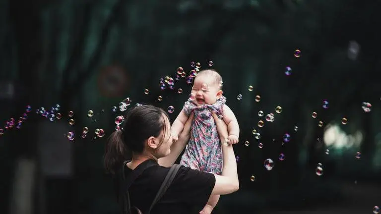 Biggest online travel agency in China to pay employees 1 billion yuan to have kids China