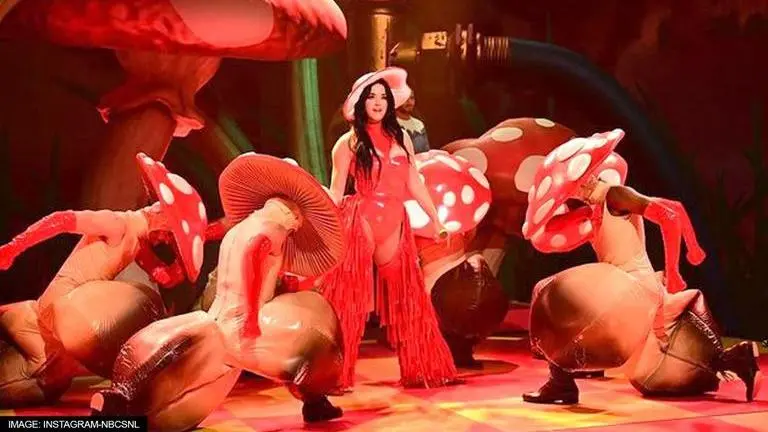 Katy Perry has fans swooning with 'Never Really Over' performance on 'SNL'; Watch Katy Perry