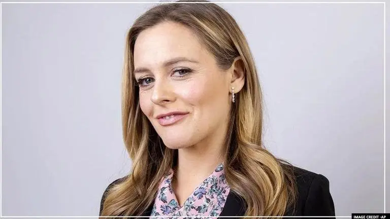 Alicia Silverstone says she was called 'fatgirl' for 'Batman and Robin' role Alicia