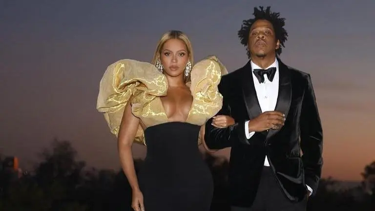 Beyonce's Valentine's Day with Jay-Z & kids was all about desserts, roses & wine; watch Beyonce