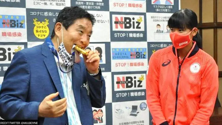 Japan athlete compelled to return Olympic Gold medal after Nagoya Mayor bites it off Japan
