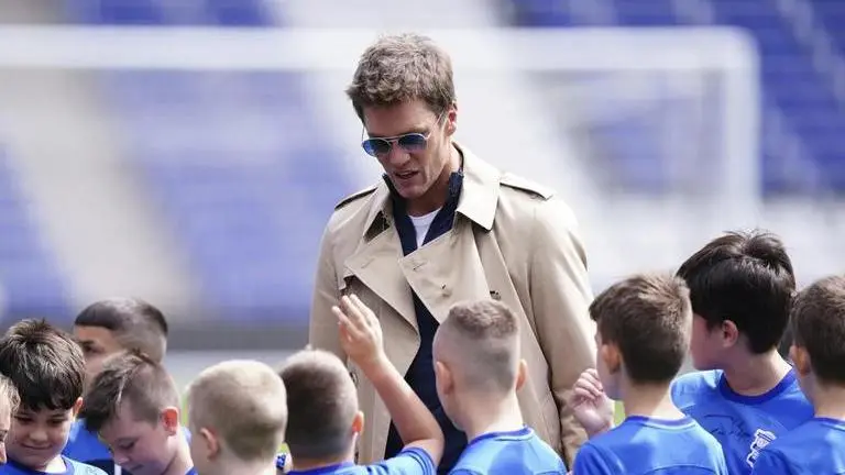 NFL great Tom Brady touches down in Birmingham and meets some of the locals in a pub before match Tom Brady