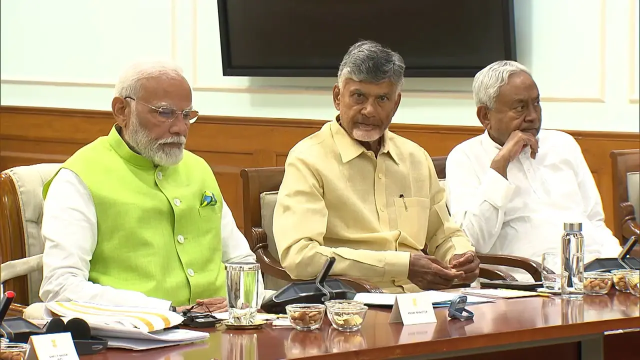 PM Modi, Nitish Kumar and Chandrababu Naidu seated next to each other at NDA meet