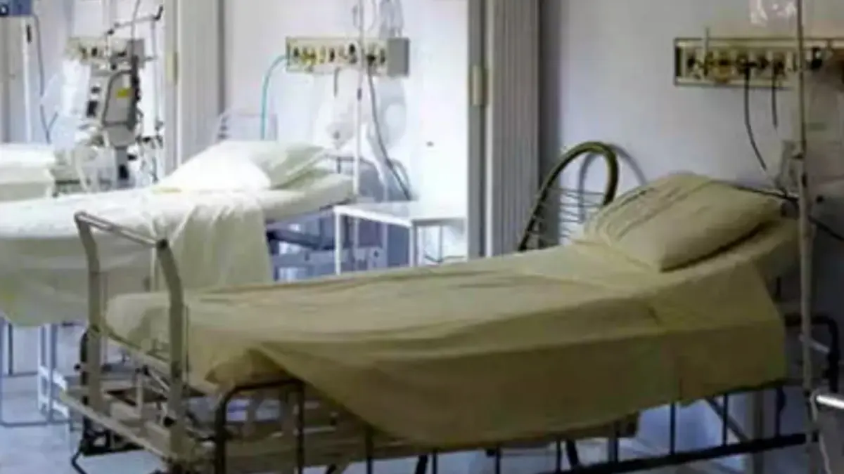 Kerala: 70 People in Hospital For Food Poisoning After Eating at Restaurant, Eatery Sealed 70 people in hospital for food poisoning after eating at Kerala restaurant