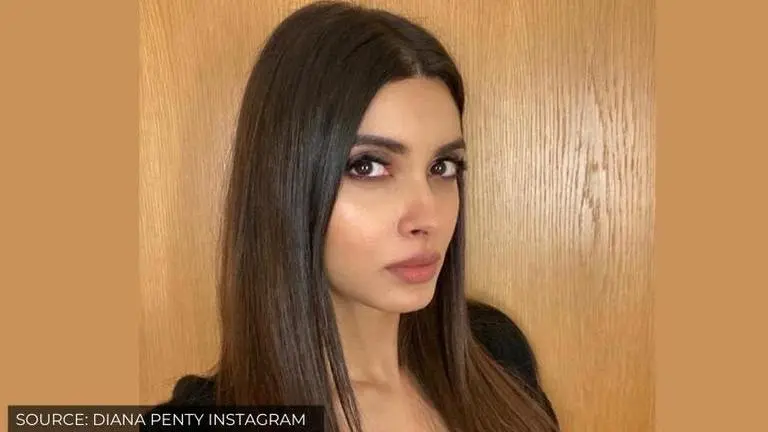 Diana Penty’s throwback to ‘using hotel lobby as runway’, watch video Diana Penty