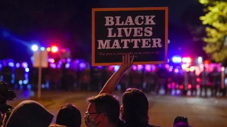 US: Peaceful protest over Wisconsin police shooting