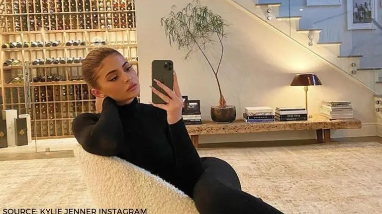 Kylie Jenner gets rid of her acrylic nails and shows off her natural nails Kylie Jenner