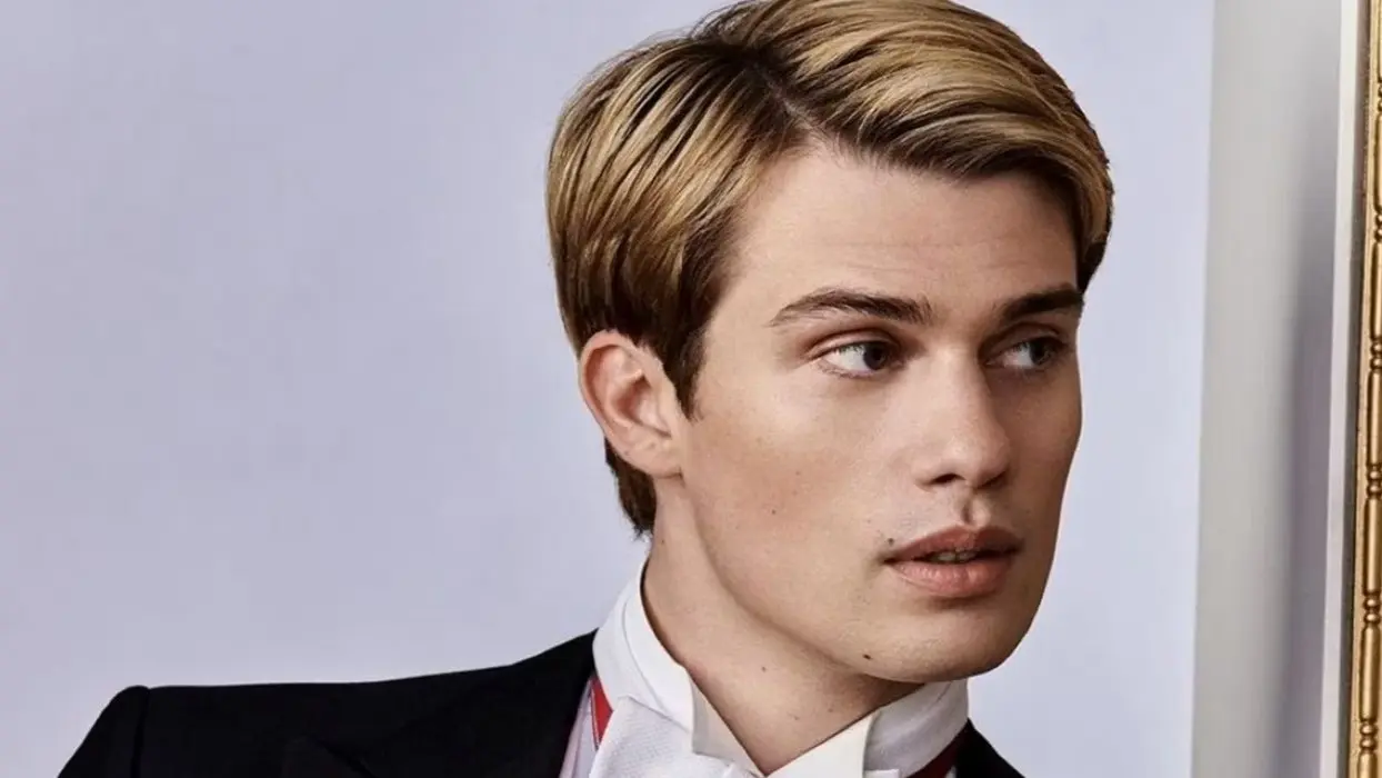 The Idea Of You Star Nicholas Galitzine Is ‘Guilty’ Of Playing Gay Roles As A Straight Man Nicholas Galitzine in Red White and Royal Blue