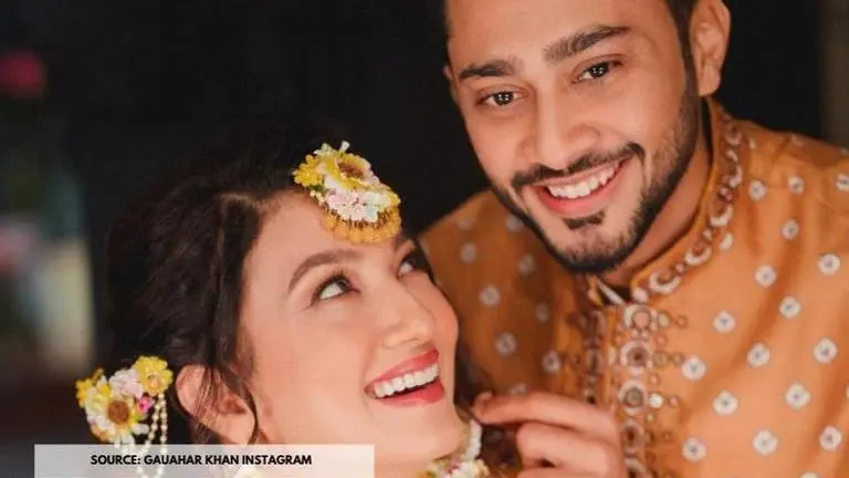 When Gauahar Khan & Zaid Darbar's families crooned and swooned to "Tu Jo Mila"; View Video gauahar khan