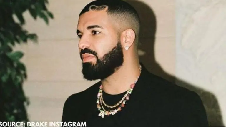 Drake shows off his abs in new shirtless selfie, fans ask 'where is the new album'? Drake