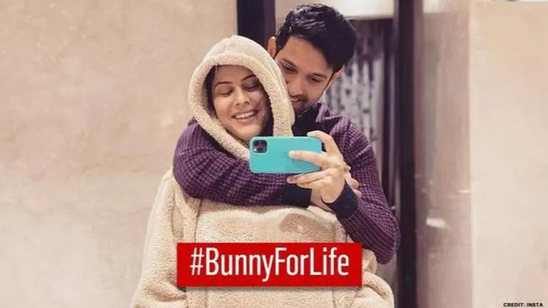 Vikrant Massey's picture with fiancé Sheetal Thakur wins hearts; Yami Gautam, Kriti reacts Vikrant Massey