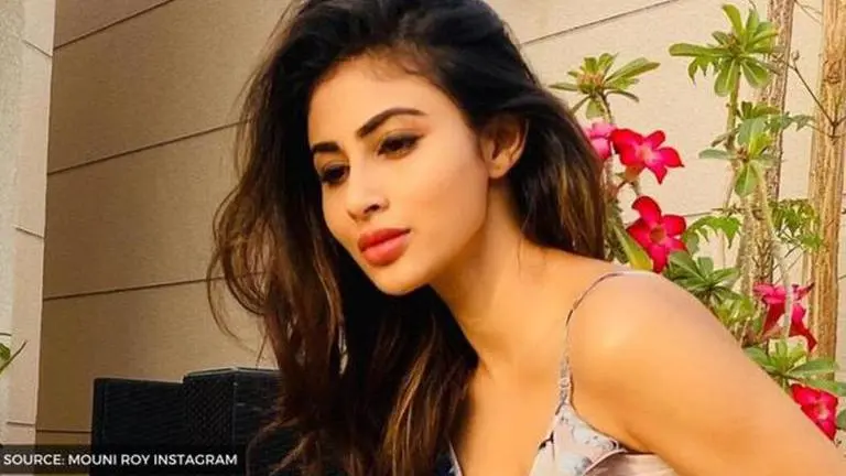 Mouni Roy shows off her artistic talents with her latest sketch, netizen react; See pic Mouni Roy
