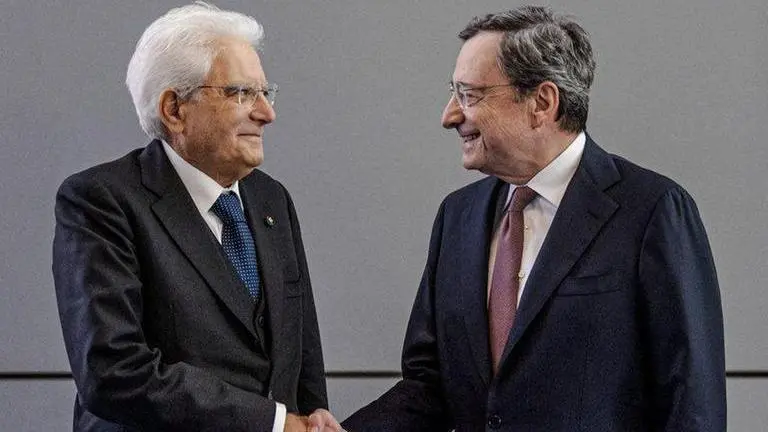 Italy looks to "Super Mario" Draghi to end political crisis