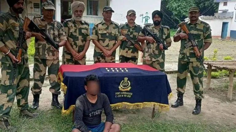 BSF seizes gold biscuits worth Rs 3.12 crore from truck at Bangladesh border Gold biscuits worth Rs 3.12 Cr seized at Bangladesh border by BSF.