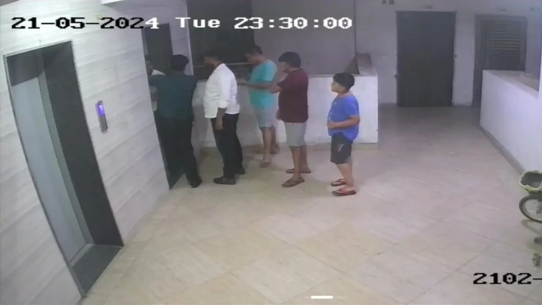 Residents of Ajnara Homes Society have expressed growing frustration and fear over the frequent lift malfunctions.