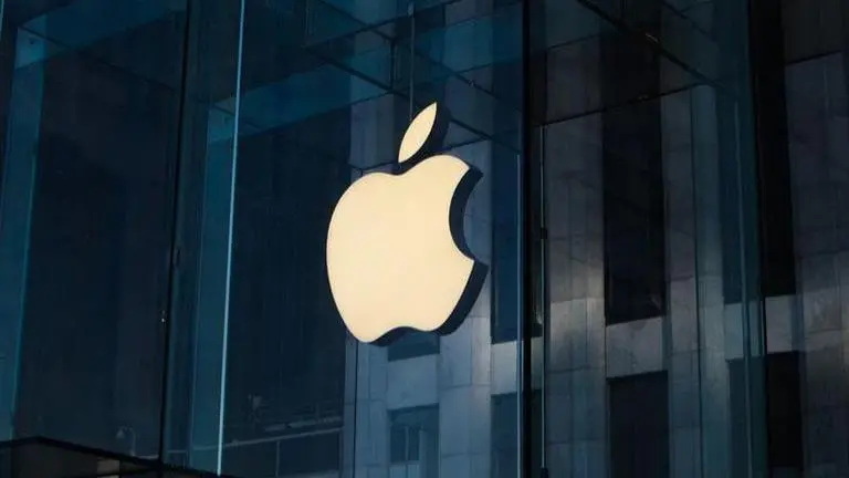 Amsterdam: Armed robber holds man hostage at Apple Store, gunshots heard from crime scene Amsterdam