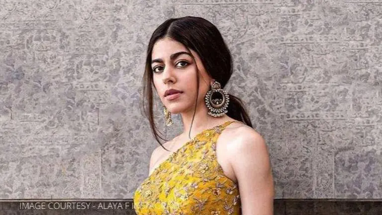 Alaya F plays new-age bride in new music video titled 'Aaj Sajeya'; Watch In image: Alaya F. Source: Alaya F Instagram
