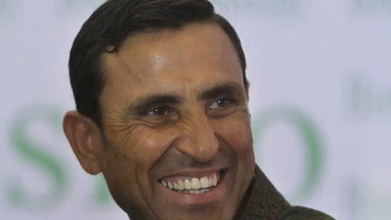 More virus positives won't stop Pakistan tour, says Giles More virus positives won't stop Pakistan tour, says Giles