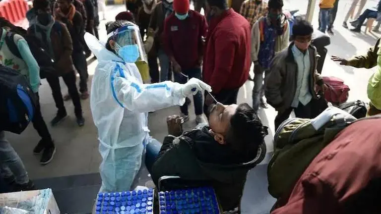 Delhi: Omicron found in 97% samples taken from deceased patients from January to March Delhi Covid News