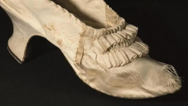 Marie Antoinette's silk shoe auctioned for over $51,000 in Versailles Marie Antoinette