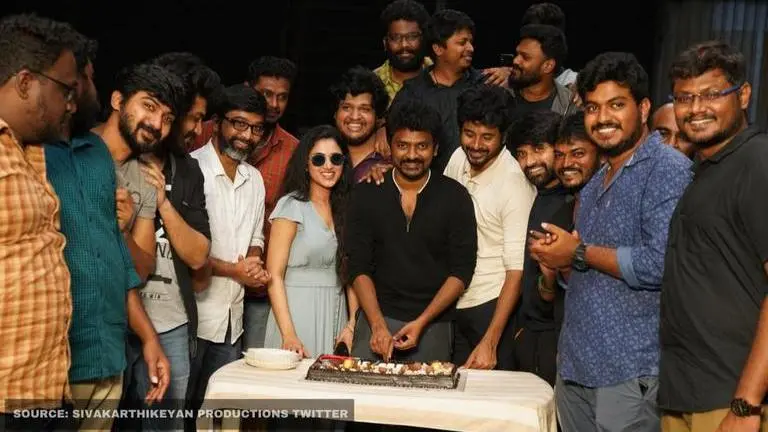 Sivakarthikeyan and team 'Doctor' wrap up Tamil film's shoot yesterday; see pictures Sivakarthikeyan