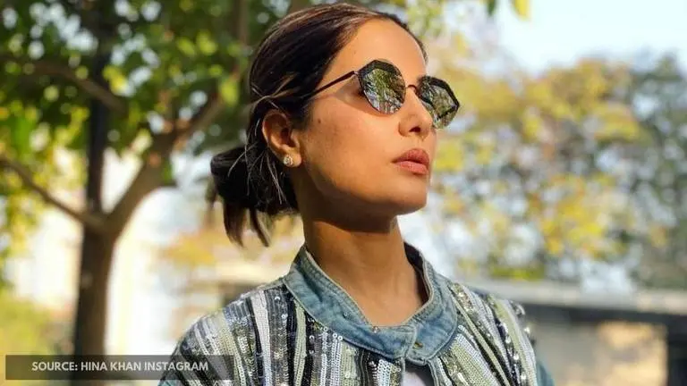 Hina Khan shells out '#skingoals' with nude makeup in her latest sun-kissed portrait shots Hina Khan