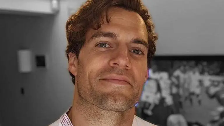 Henry Cavill on how 'Justice League' put him in a "super awkward" position Henry Cavill